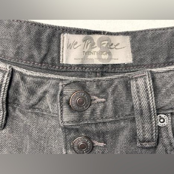 FREE PEOPLE ROMEO ROLLED CUFFED shorts black distressed by design
size 28 - Picture 6 of 10